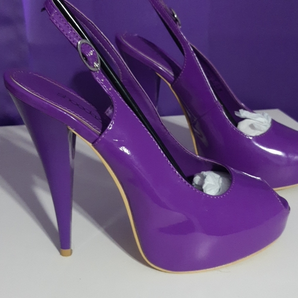 Shoes - Picture 2 of 3